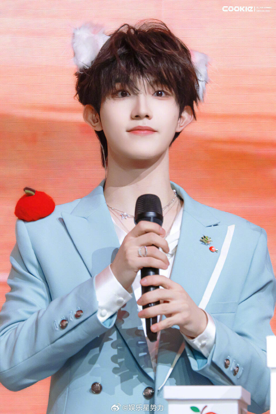 苏新皓一旬老人学网络热梗 笑疯了！小苏一旬老人拼命追赶潮流脚步，在评论区贴心科普