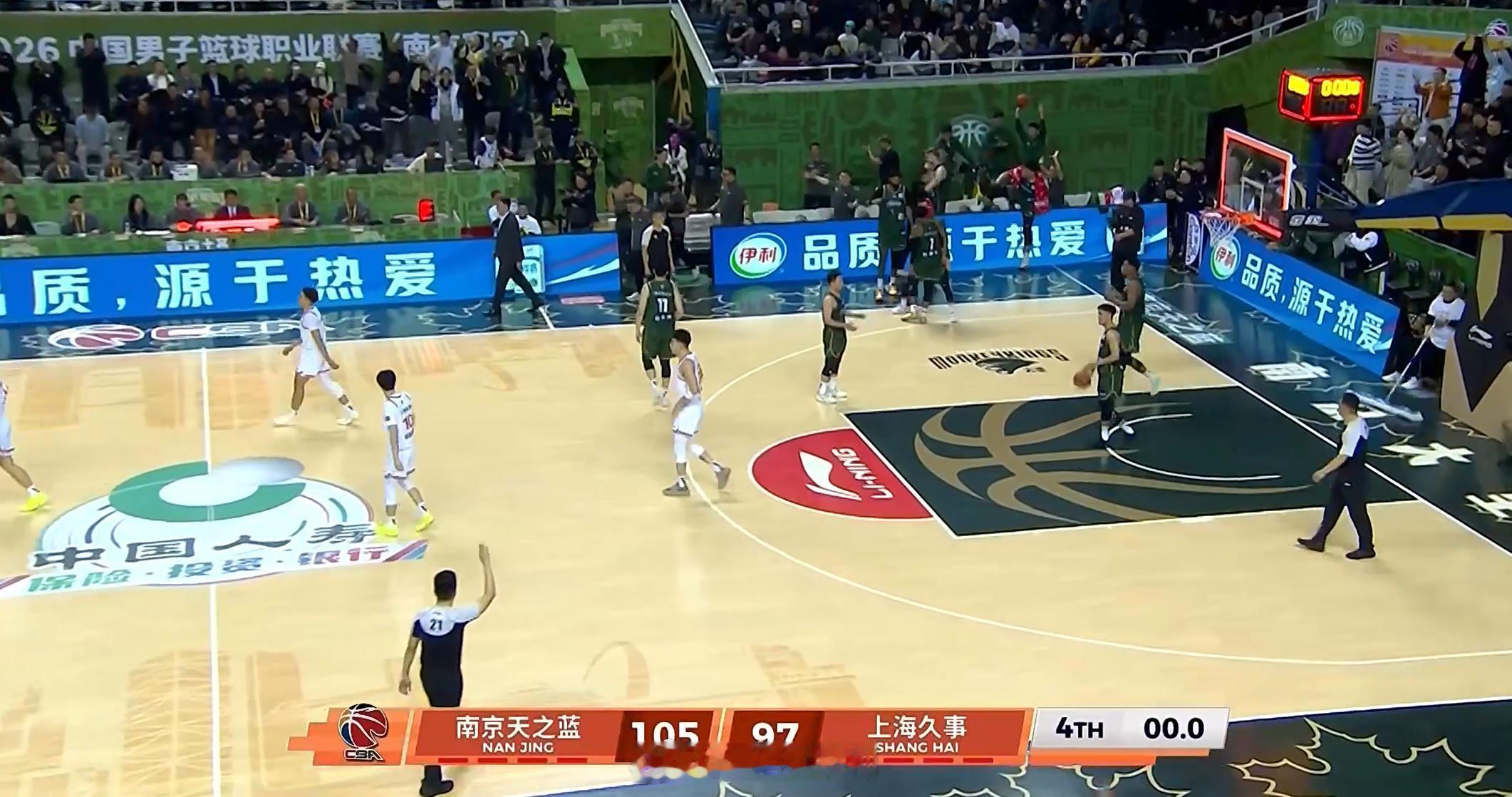 南京男篮vs上海男篮 上海遭遇赛季首败，南京前两场打得是真不错。郭昊文半场22分