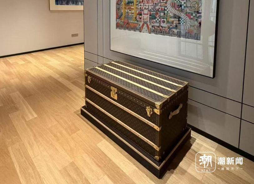 【男子为相亲花2999定制朋友圈展示照 社群内男性占比超七成，“终身私教”报价超