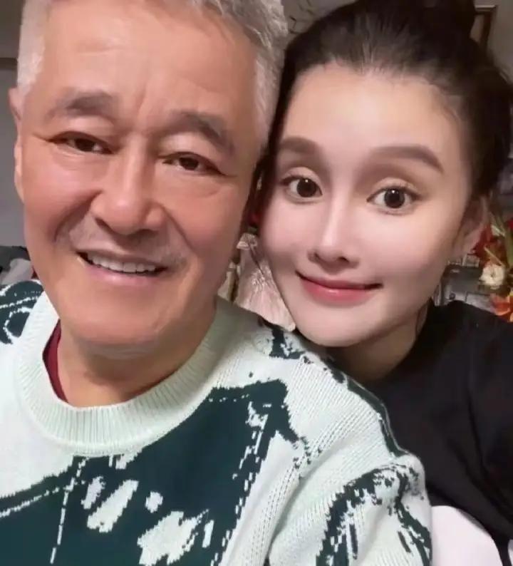 赵本山的女儿球球好像炫富，千万别飘了
赵本山德艺双馨无可厚非，而他的子女就是另外