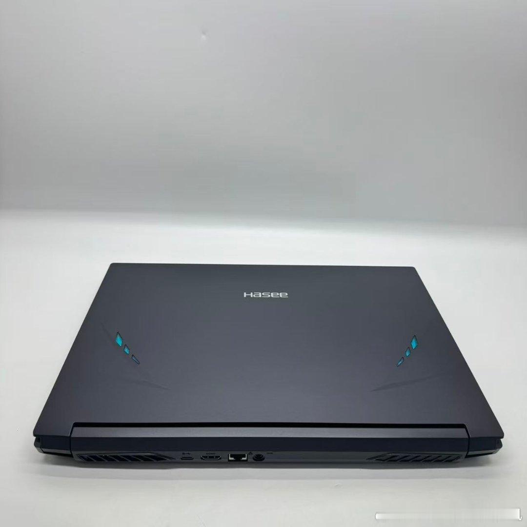 神舟-战神Z8  15.5英寸 i5-11260H六核处理器 16G运行 512