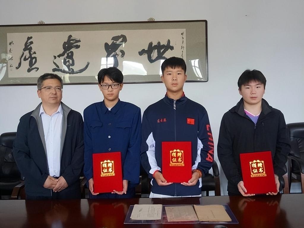7月31日台州警方立案，对杨宇轩启动未成年人专项人身安全保护 

因为少年，提供