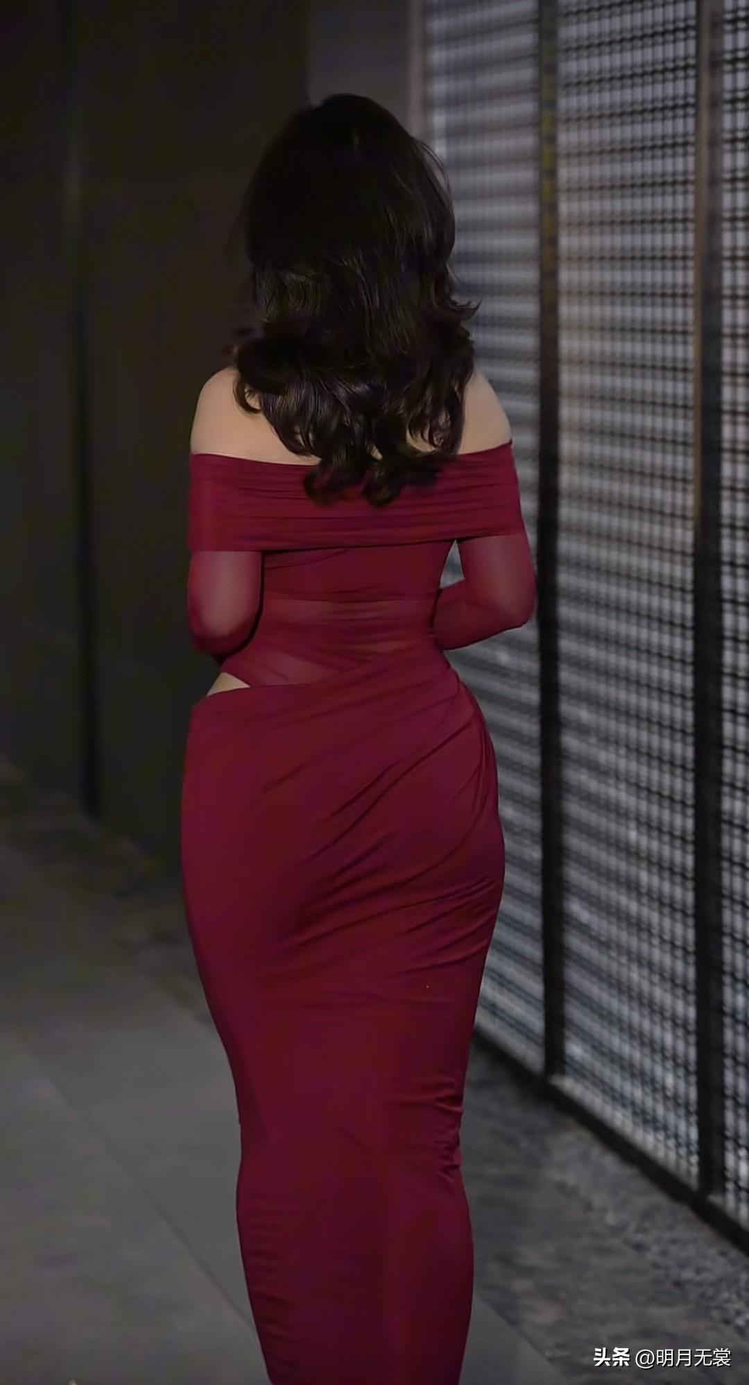 什么样的穿搭可以成为气质女神? 背影杀 什么年龄段的女人最有女人味?