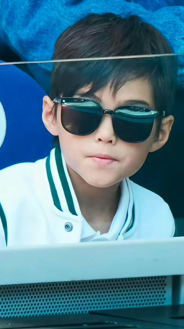 周杰伦儿子长得好像苏醒周杰伦昆凌儿子撞脸苏醒 醒子本人都生不出这么像的程度！ 