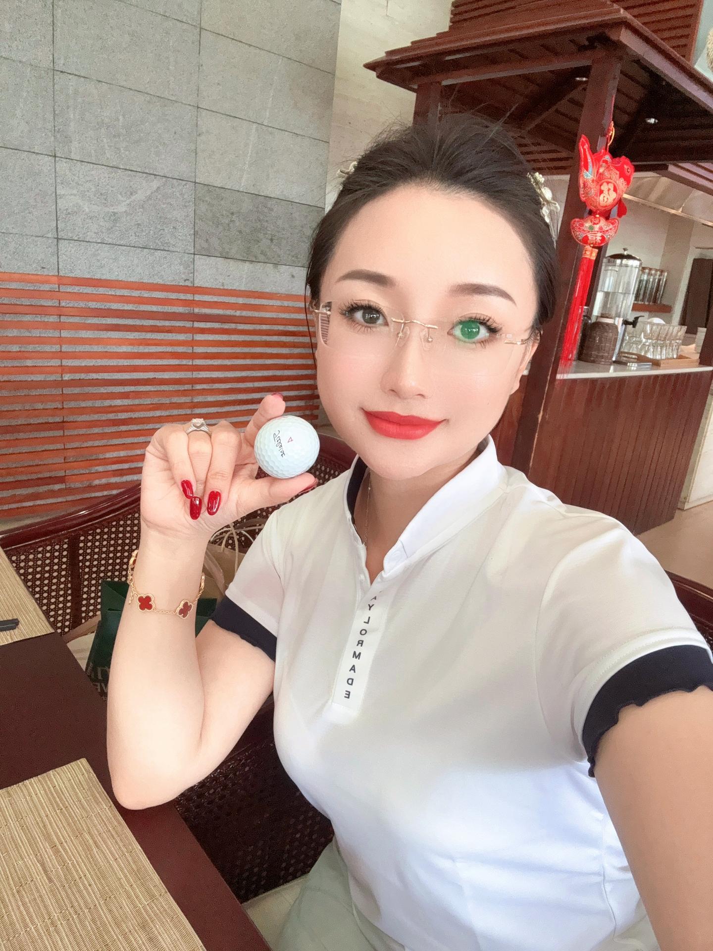 “世界是自己的，与他人毫无关系。”这一生最大的追求，爱与自由