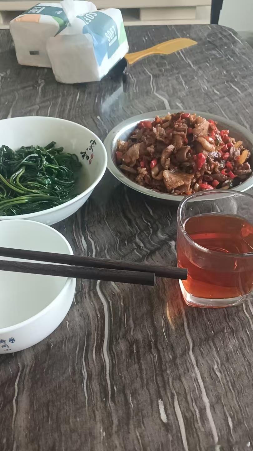 认知 我一直认为蚂义精服才是人类历史上最伟大的企业，就好像我一直认为玛沄才能作为