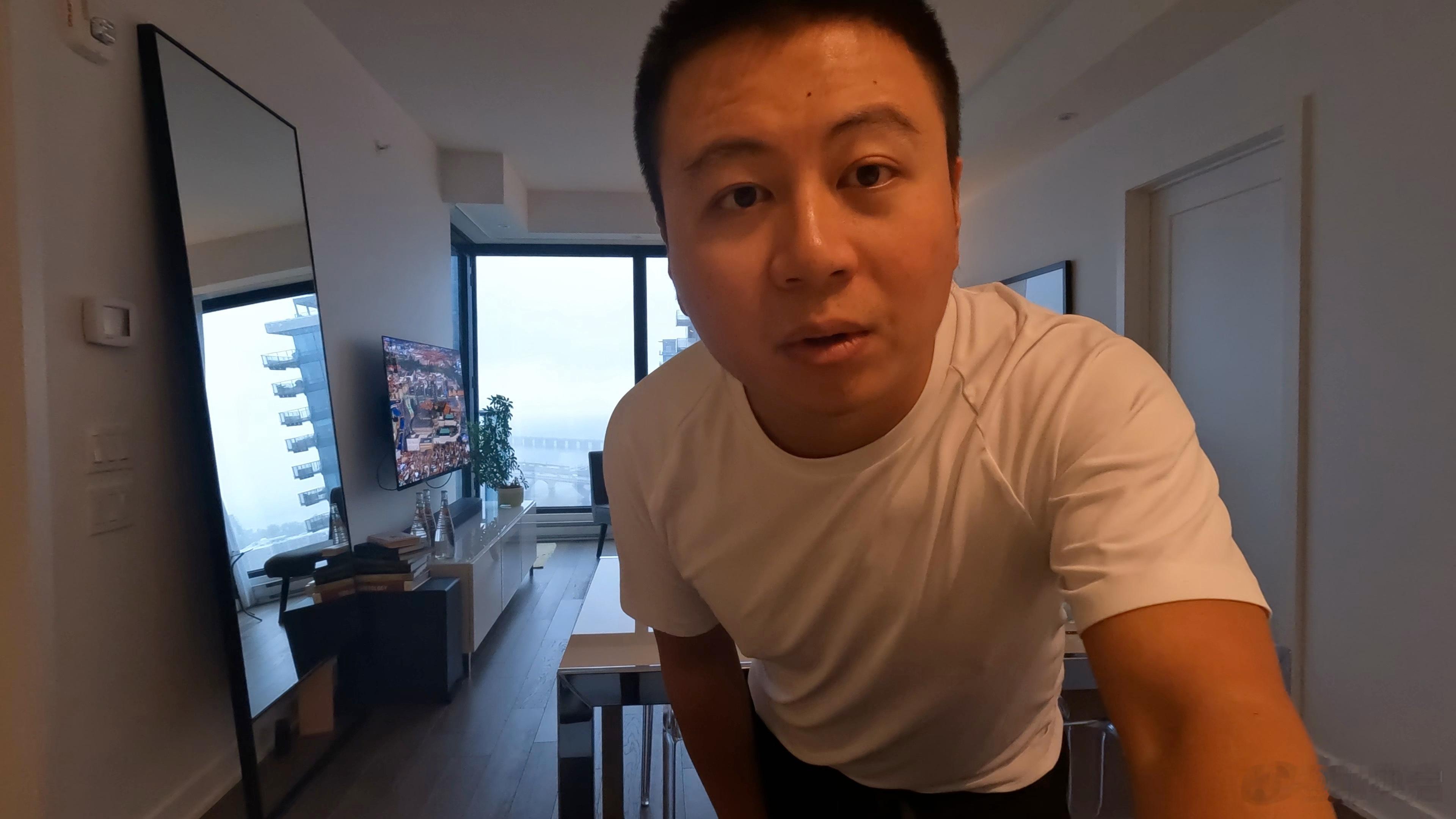 【拜访蒙特利尔同性夫妇小厦】小厦事先并没有跟我说，他有老公的事，（他说他有对象，