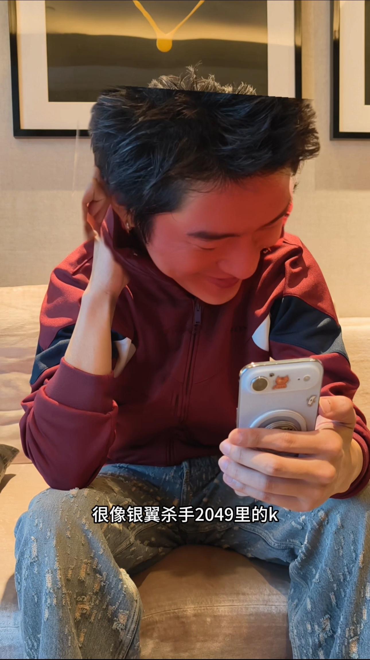 一个视频看屈楚萧红温16次 我们i人被尬夸就是屈楚萧这个反应吧！！让ai猜他是哪