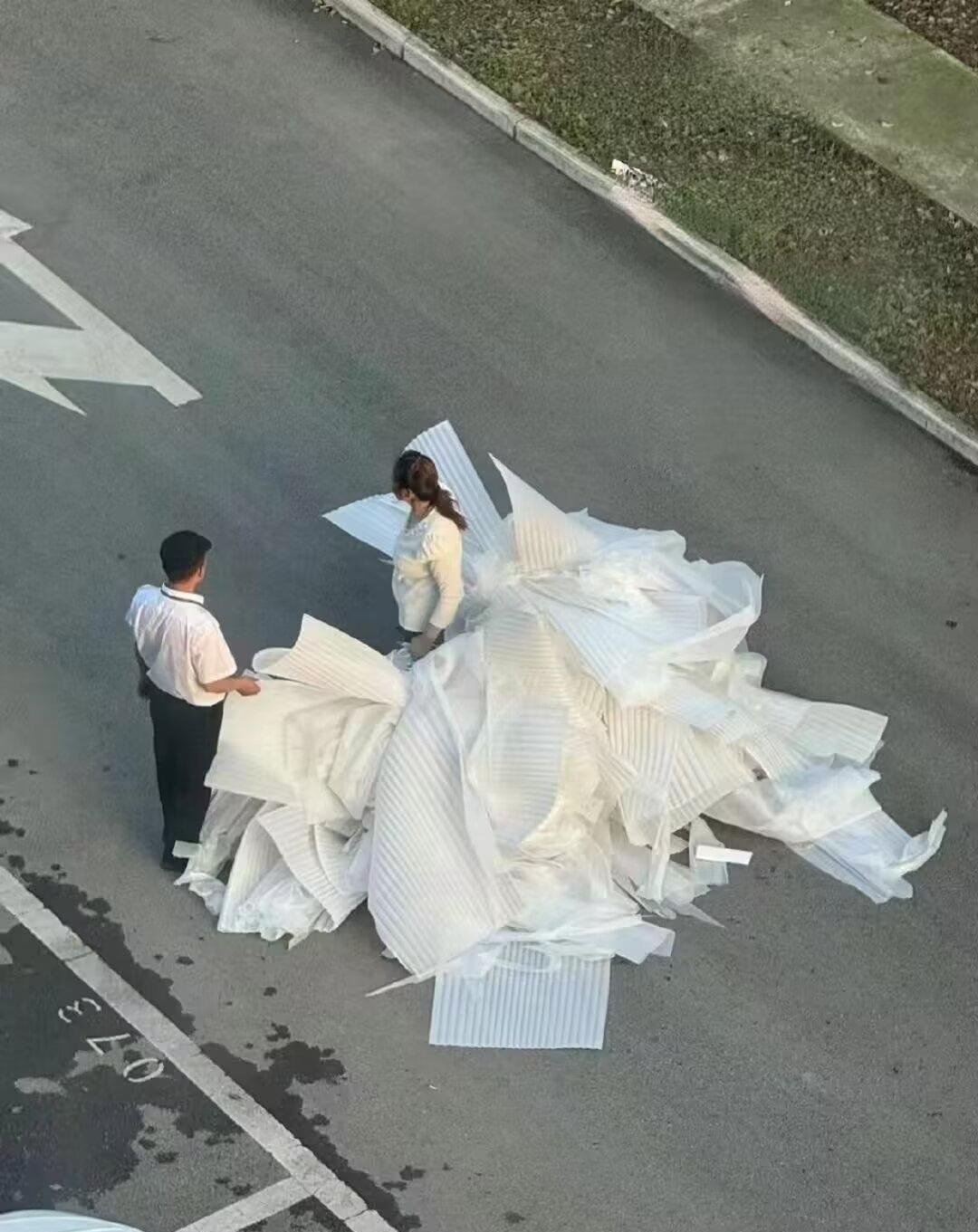 以为是浪漫，其实是生活 