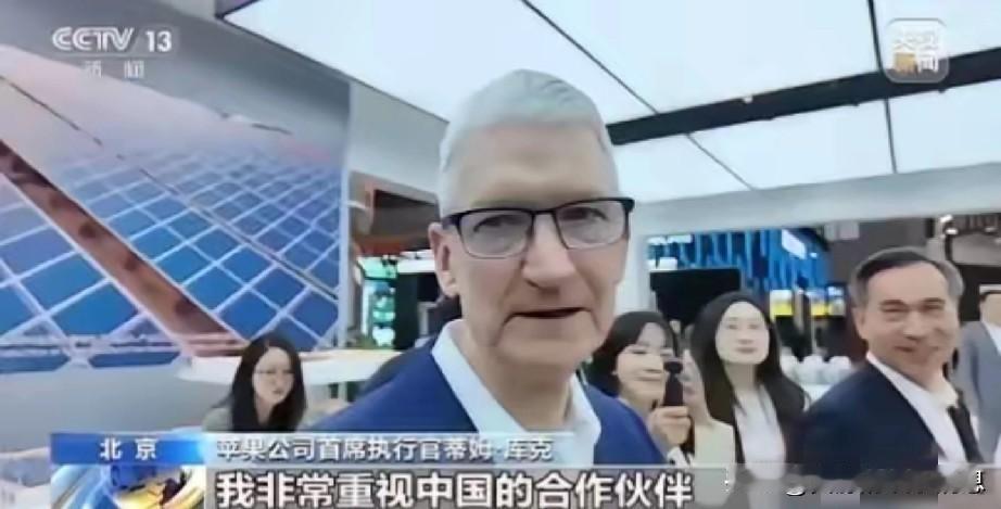 苹果CEO库克指出苹果坚持在东方大国制造产品，并非因人力“廉价”，而是无人可替代
