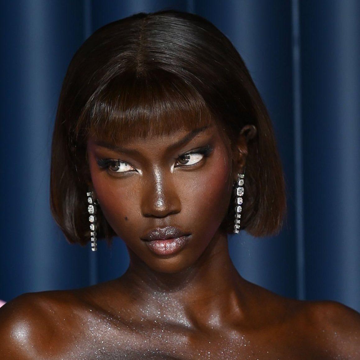 2025英国时尚大奖，“新一代黑珍珠”Anok Yai荣获“年度模特大奖”，她今