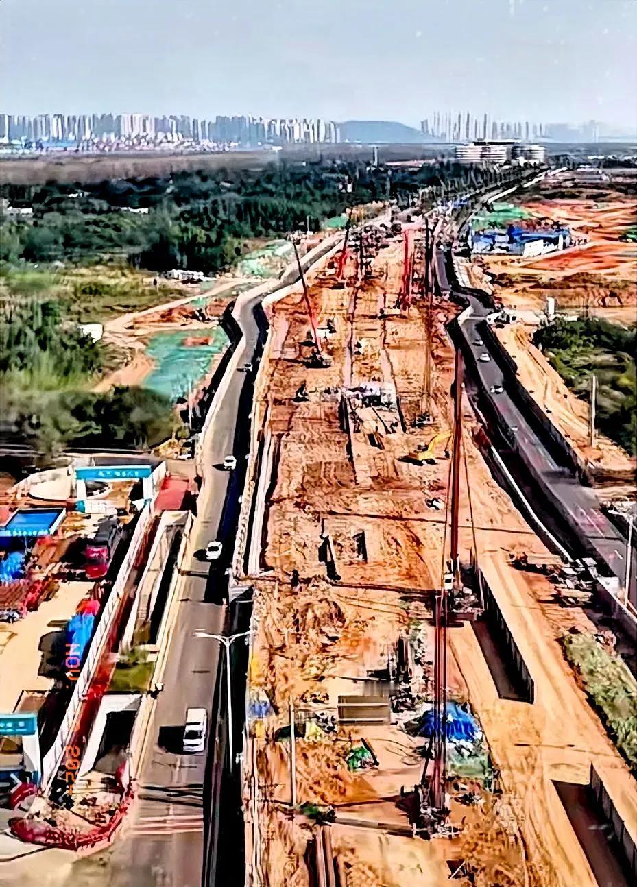 长沙新改造的潇湘北路是连接望城区与中心城区的重要快速通道，一旦全部建成它将成为两