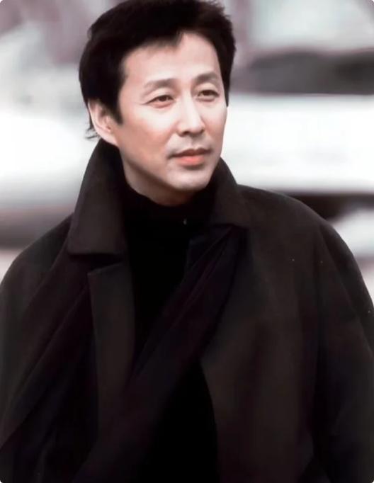 陈道明说过一段很现实的话："男人离婚，如果你没钱，后果也很难再找，基本上是孤独终