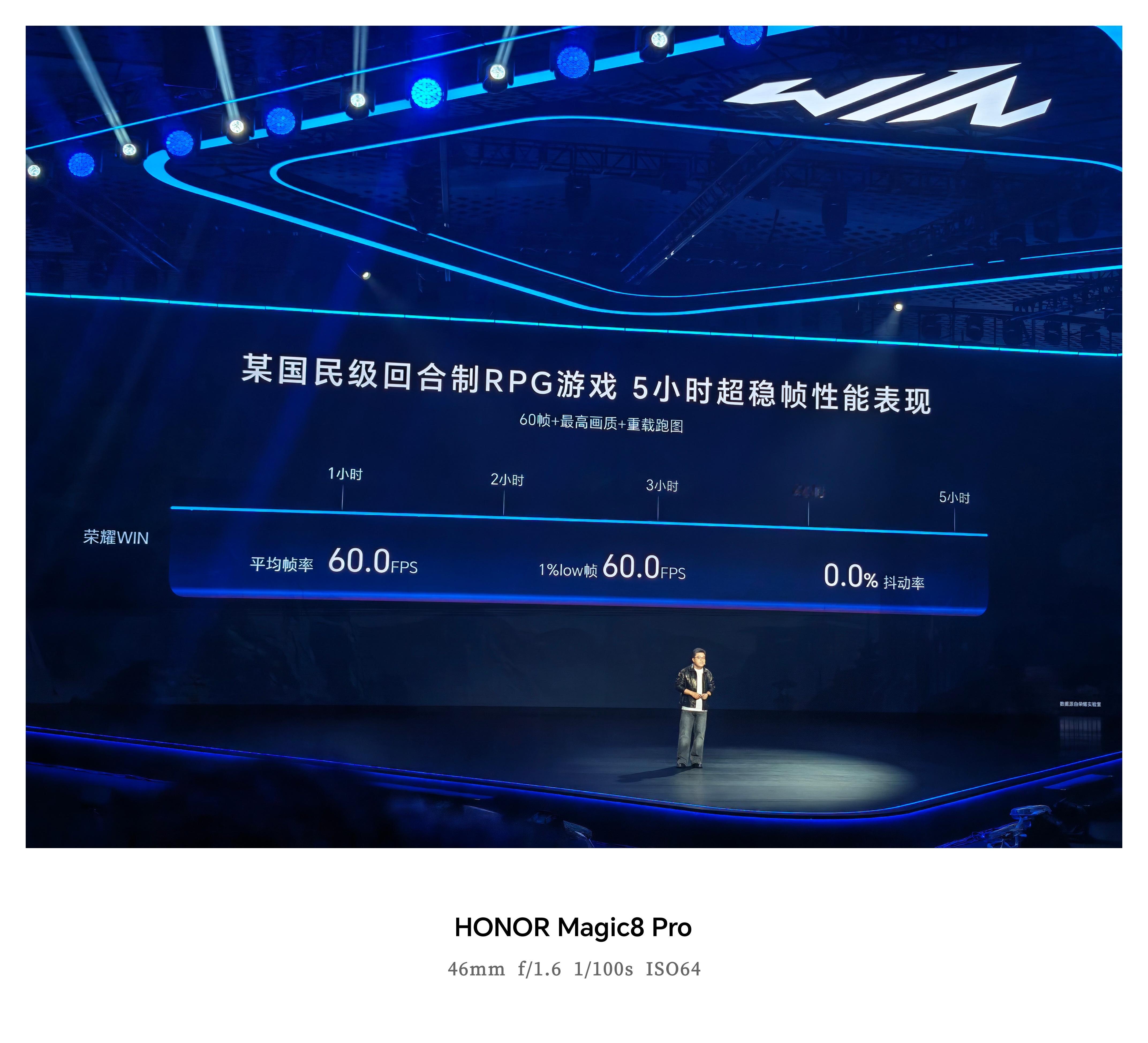 荣耀WIN这次配置的东风涡轮散热，双360°进风，每分钟25000转。玩某RPG