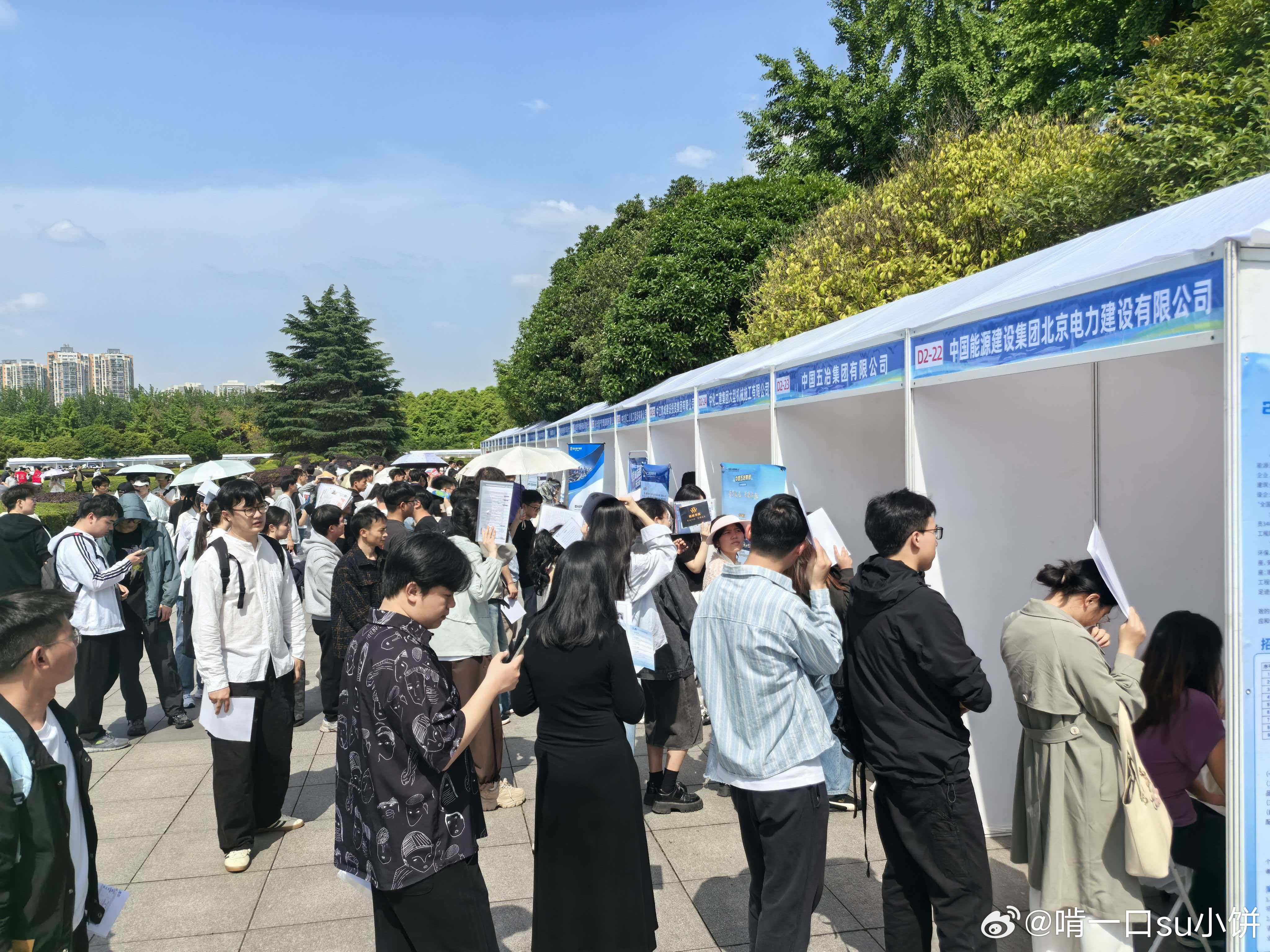 还得是这届四川大学生会整活四川高校学生毕业有多拼 这届川大学生太清醒！毕业季不盲