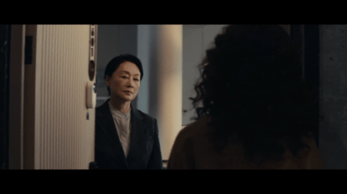 高姿态的妈在等出轨的爸道歉剧里的周媚妈妈，让我想起生活中那些守着破碎婚姻的长辈。