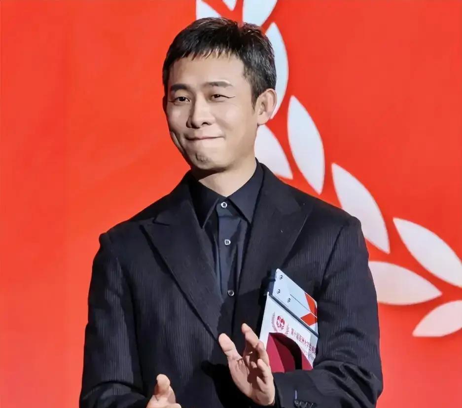 张译封帝，孙俪笑了。
这笑里藏着什么？
《三大队》票房冲破10亿，金鸡奖杯稳稳握