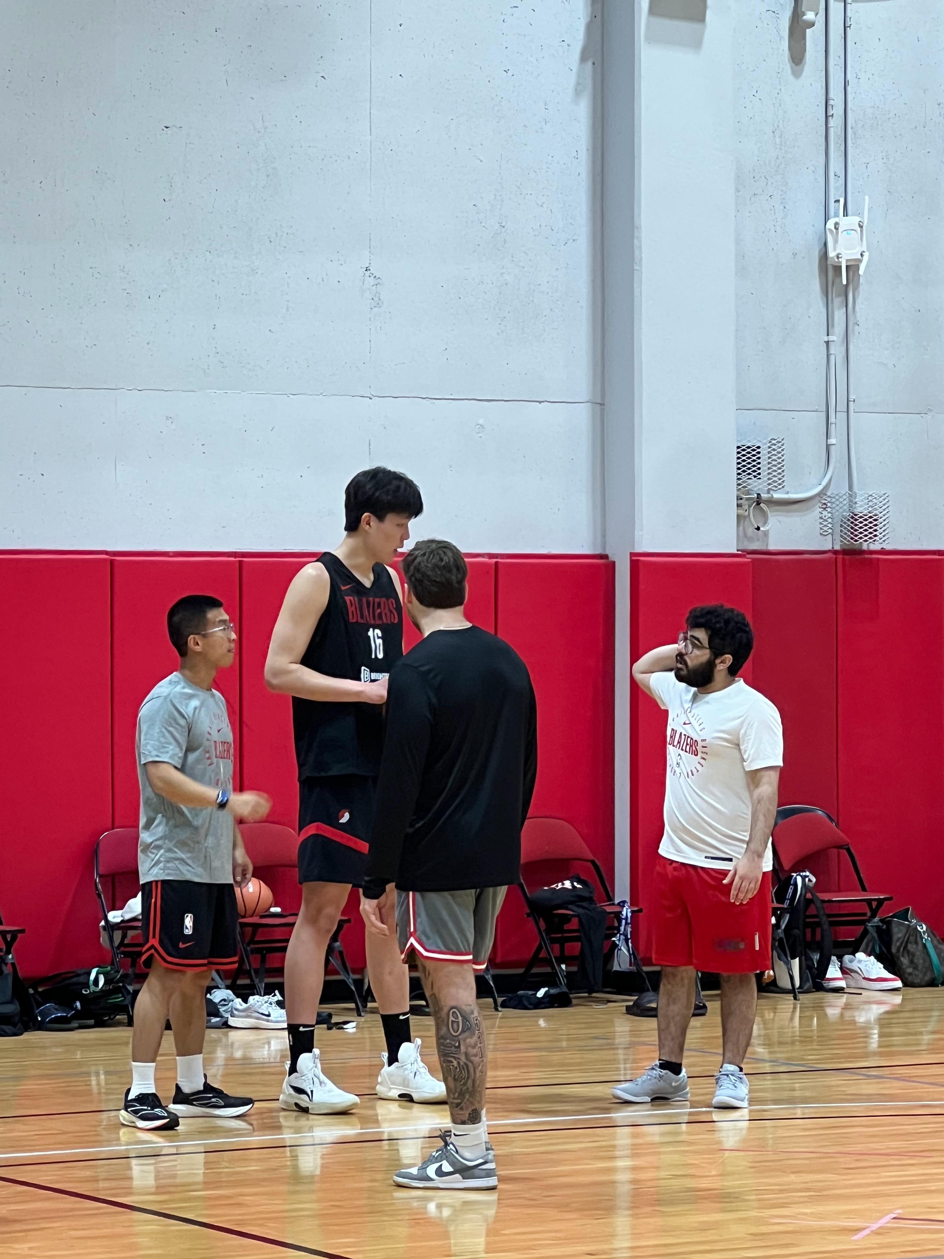 你好呀这位NBA首轮新秀。2025NBA夏季联赛  ​​​