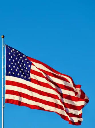 网传英国退役中将、帝国兴衰研究专家约翰・格卢布曾表示，美国建国 250 年，不是