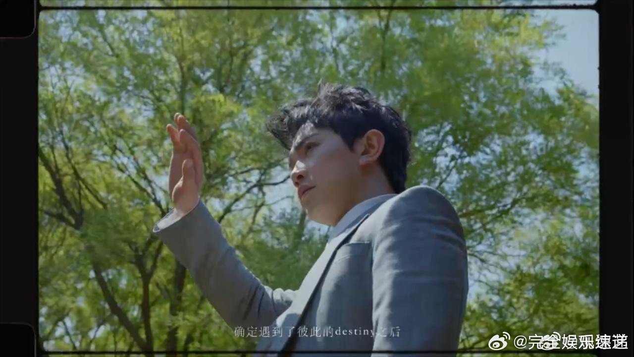 #颜人中按下暑期档情歌播放键# 颜人中的这六首情歌，犹如爱的六部曲。不同的情感交