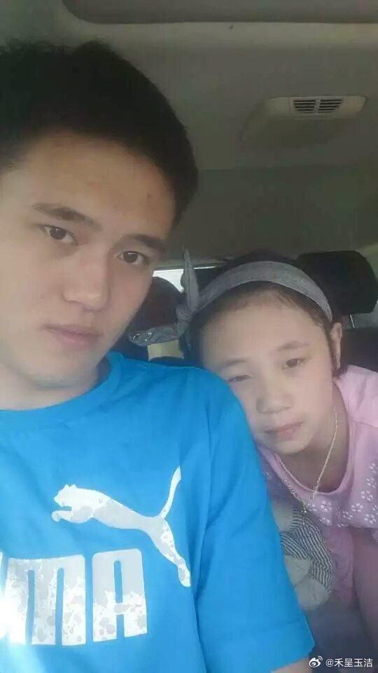 第一张是2015年五四我妈妈和哥哥开车送我前往省队时在高速路上拍下的照片，一边是