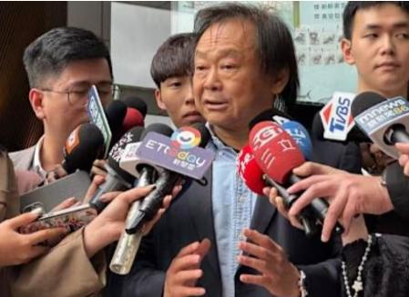 王世坚4月8号再提“郑丽文是上帝送给民进党的礼物”，还表示郑丽文现在访陆是在“跟