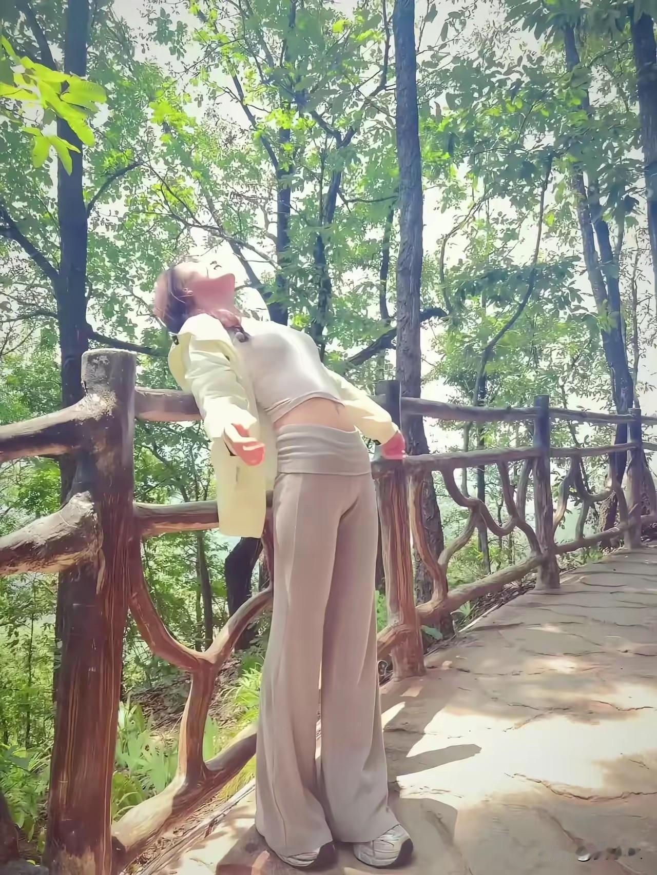 最高级的活法，不干涉他人的因果，说教只会引起别人的仇恨，我们要允许亲人撞南墙，允