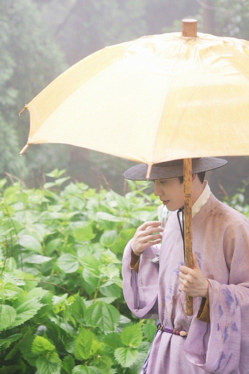 任豪不是舞蹈生是武倒生 于《芬芳喜事》的江湖中，任豪化身经坎开启欢乐打戏。追人时