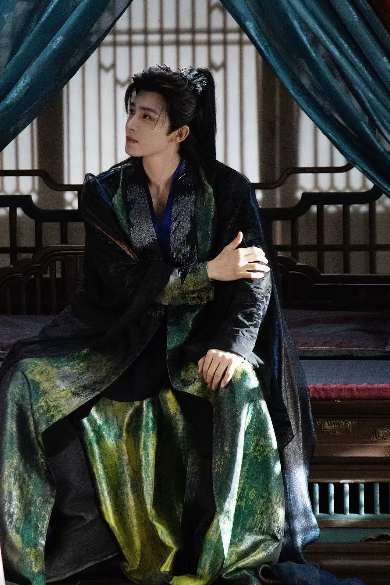 侯明昊的简历写不下了 侯明昊上班图凑齐了五颜六色 都来懂一下这个小猫哥！侯明昊真