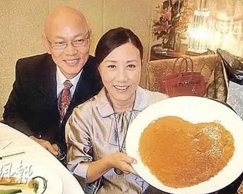 发现很多人对汪明荃没有为罗家英出医药费有意见[尬笑]。但是，罗家英如果真没钱治病