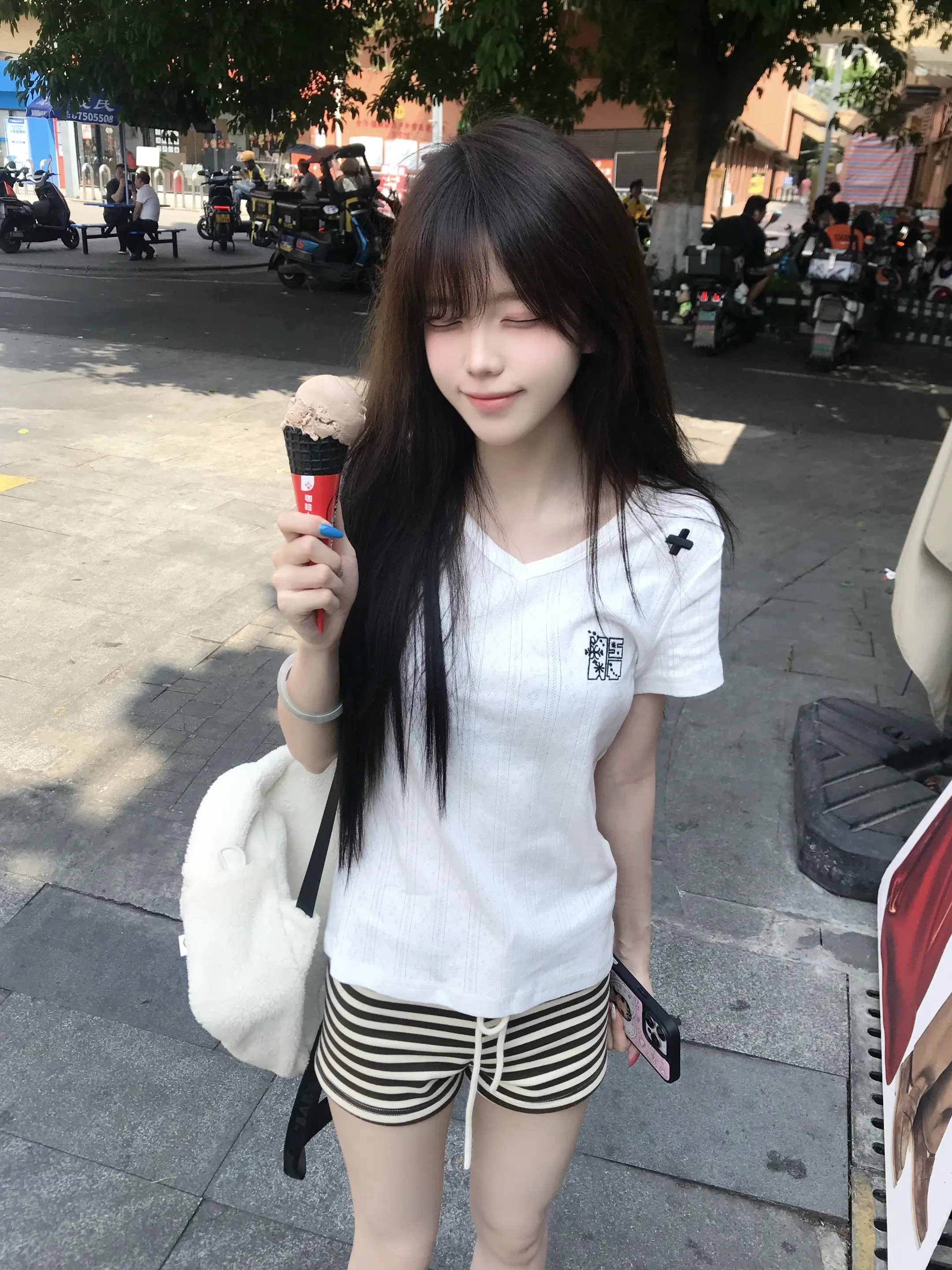 什么叫有点萌？你脸都红完了好吧