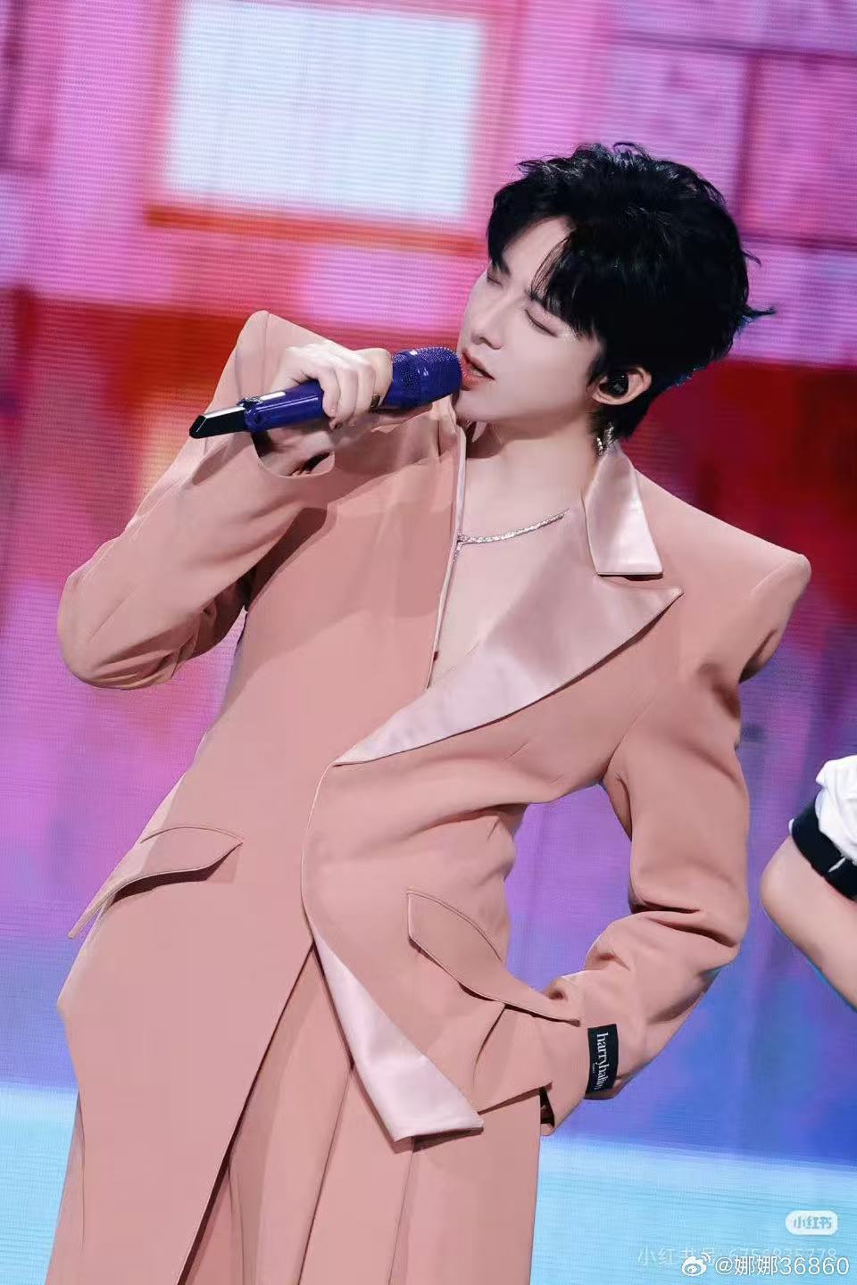 刘宇宁控场能力夯爆了 主持人输一次不服输两次直接服了，刘宇宁赢了还不忘给台阶下，