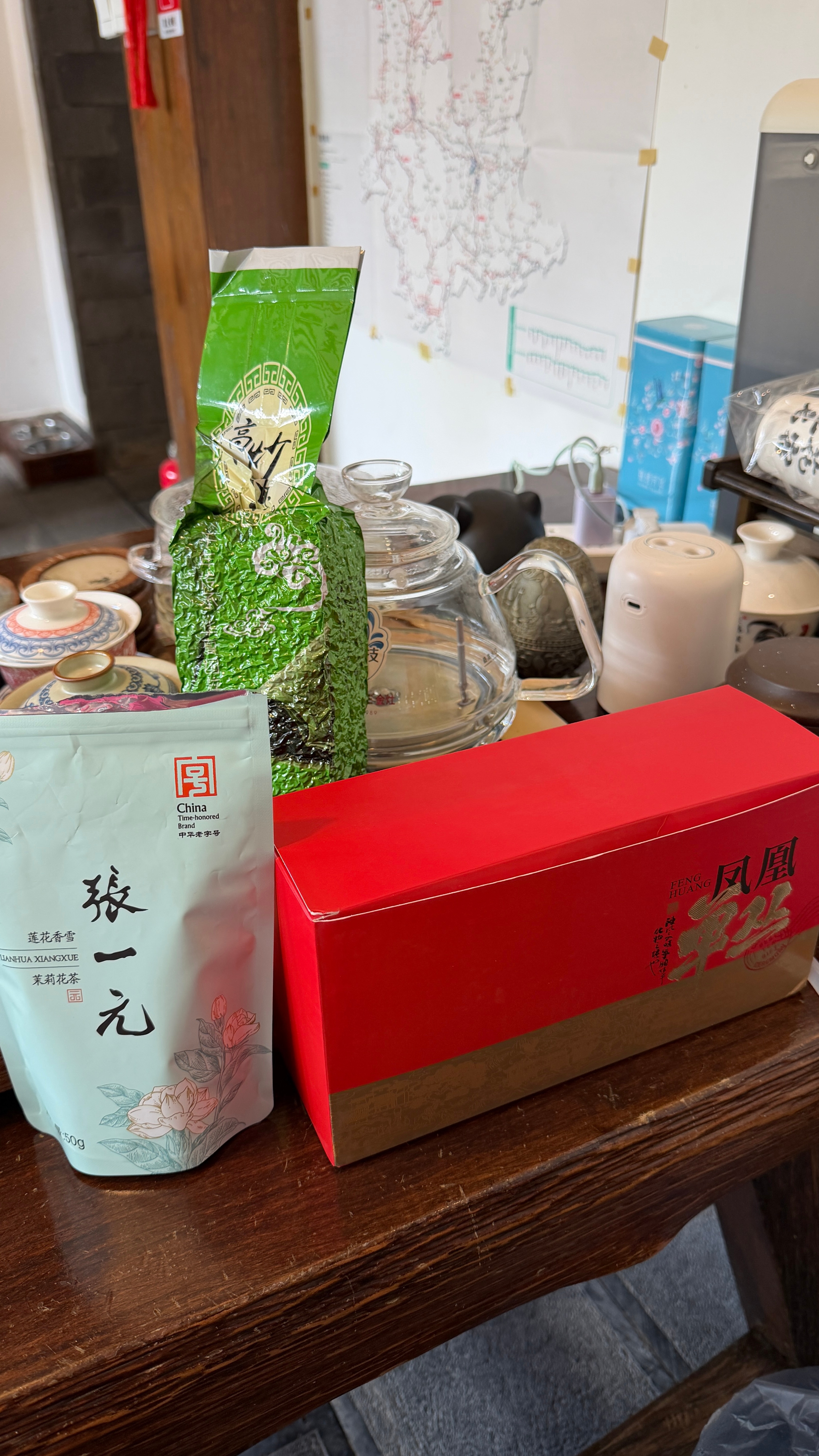 近半个月五湖四海的客人来我们丽江客栈入住，带给我们喝的茶，非常感谢🙏欢迎你也来