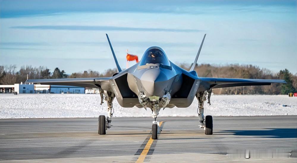 美空军“绿山男孩”中队F-35A闪电II战斗机准备部署到加勒比海地区，参加“南方