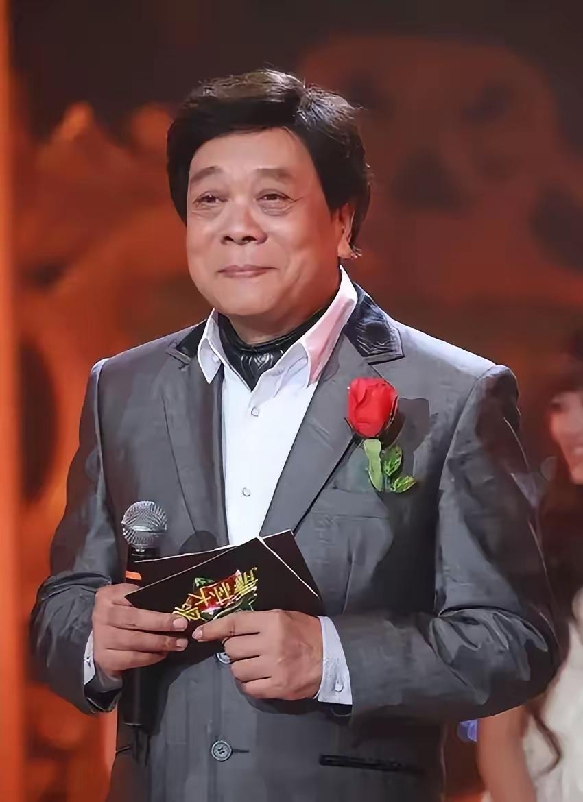 “赵忠祥瞒着妻子与我发生关系多年，并有特殊癖好，令我身心受到严重伤害！”2004