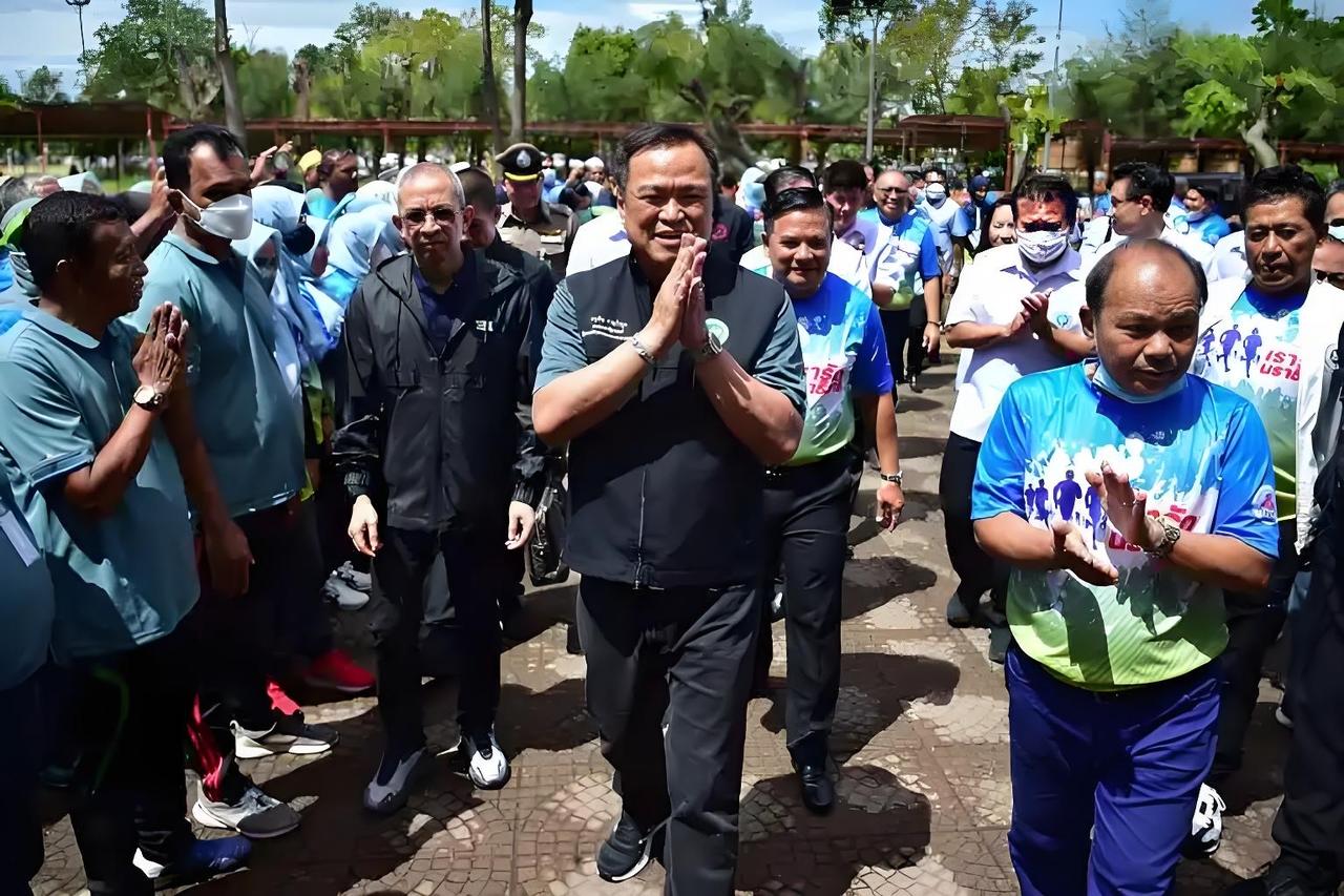 阿努廷非常不简单，知道自己的重心是什么。

当地时间10月25日，阿努廷对外宣布