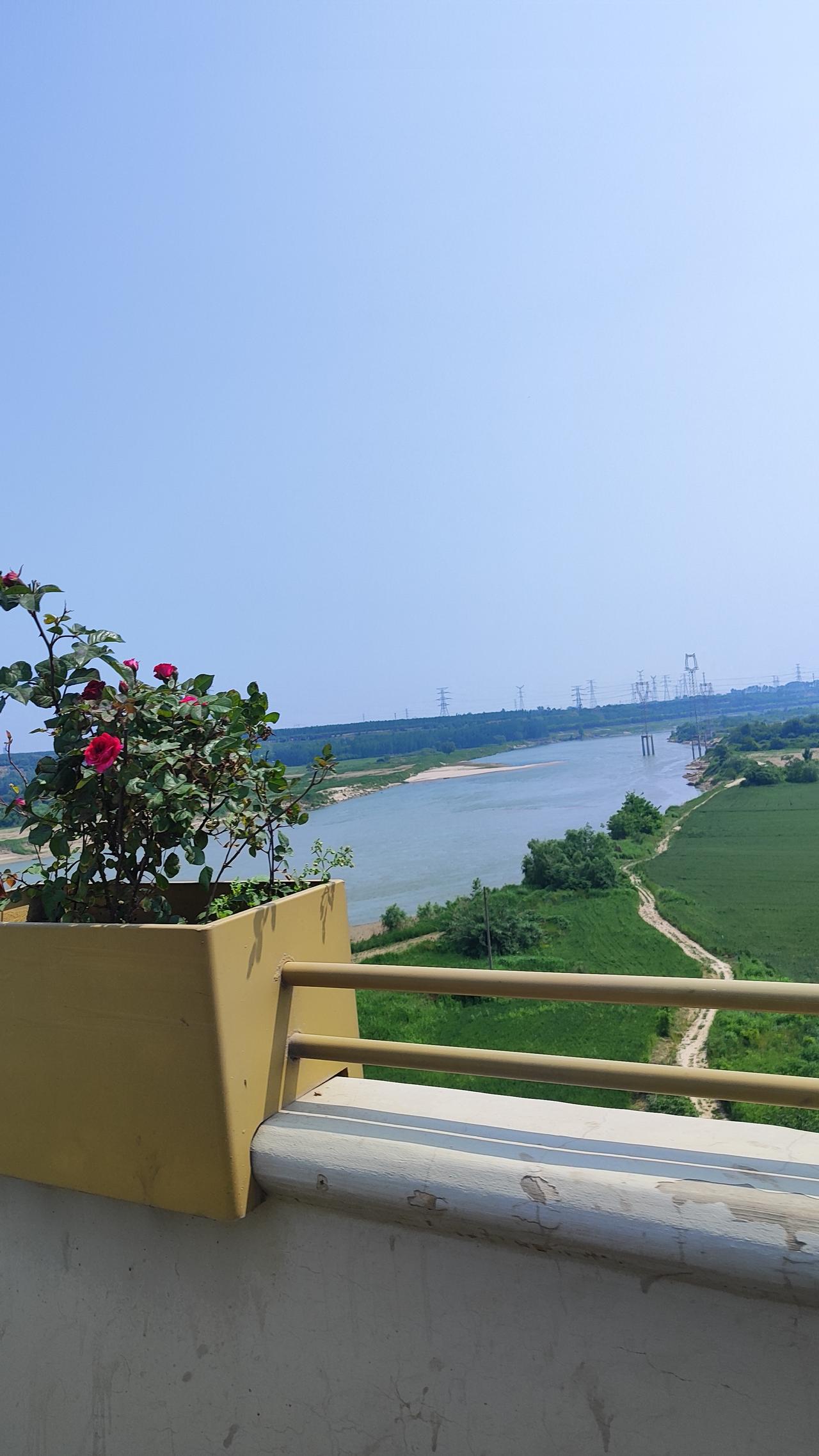 高陵耿镇应该定位高品质的国际高尔夫球场中心，原因很简单，天时地利人和撒撒都有，何