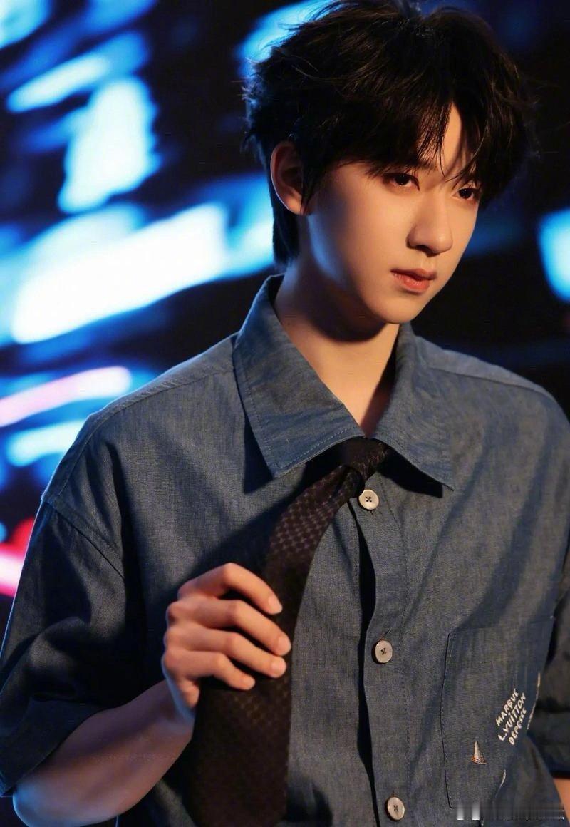 微博之夜等着贺峻霖啦～ 