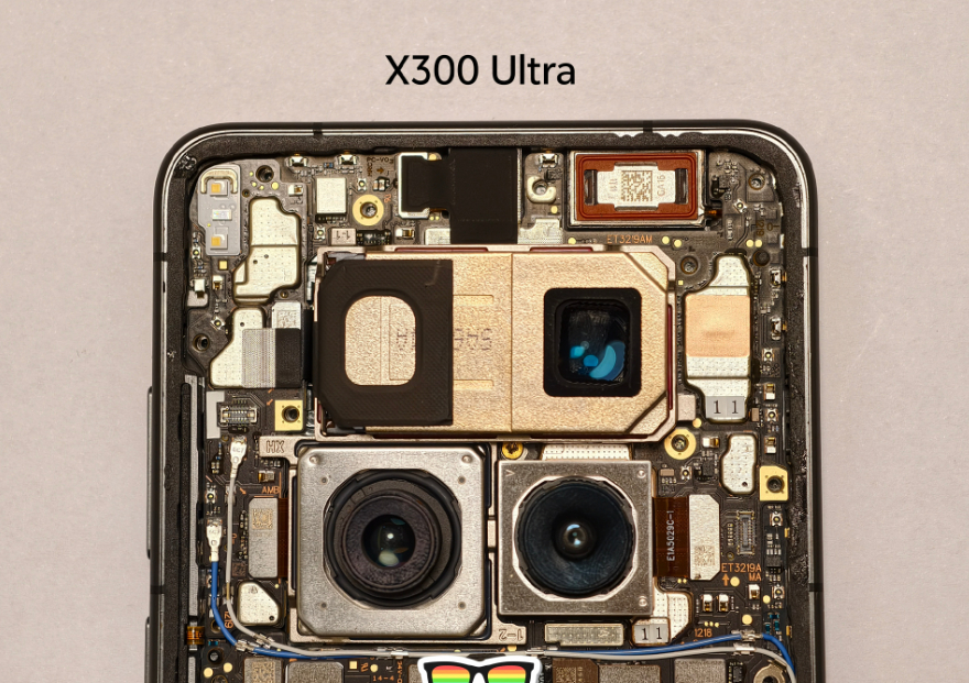 新款Ultra明显比老款的扬声器体积大了不少，只能说阿蓝还是听劝的，对于扬声器有