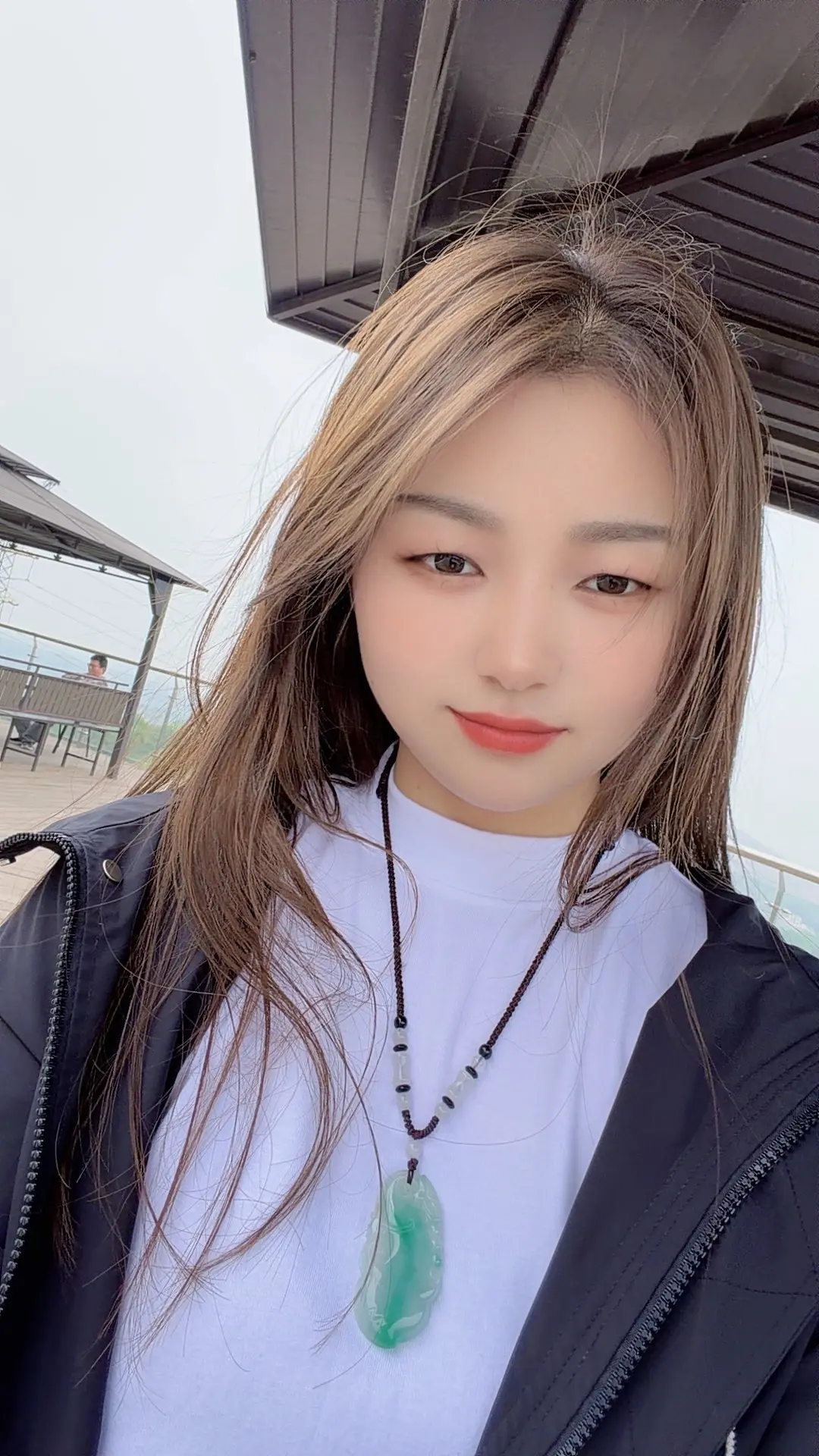 愿生活不要太拥挤，愿笑容不要太刻意。