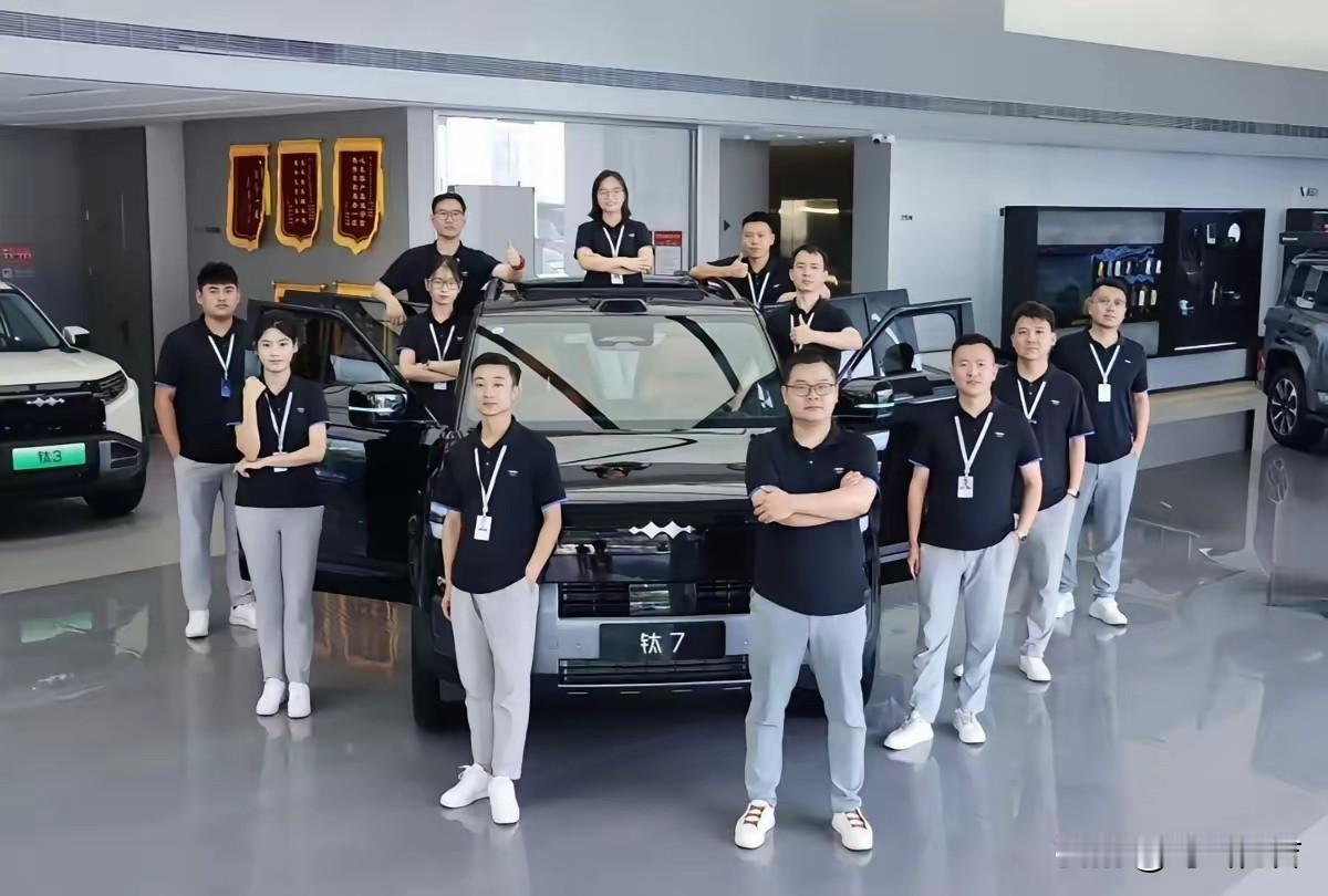 方程豹品牌是比亚迪剩下的个性化品牌，十一月销量37405辆，比一众新势力品牌总销