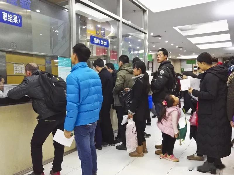 国家疾控局消息，预计今年12月中下旬和1月初我国会出现流感疫情高峰。目前全国流感