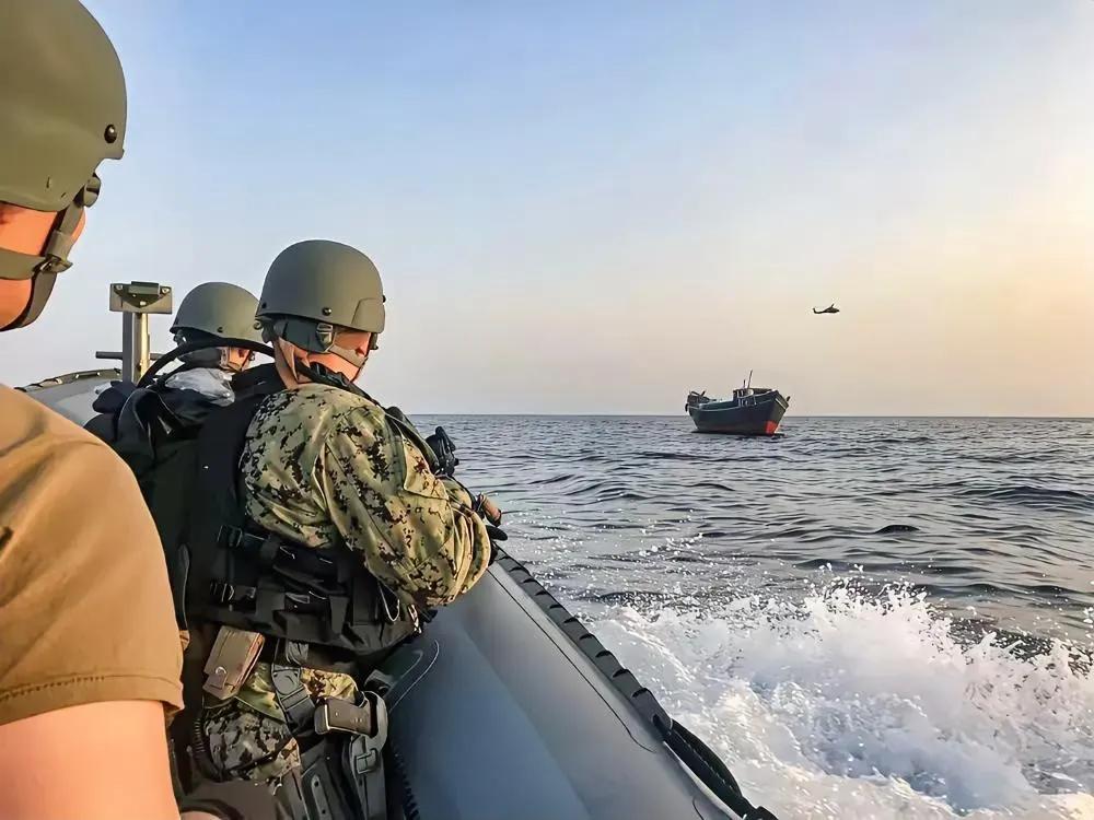 委内瑞拉军队胆子真大，苏30MK2战机，军舰，导弹一起出动，对峙美国宙斯盾级战舰