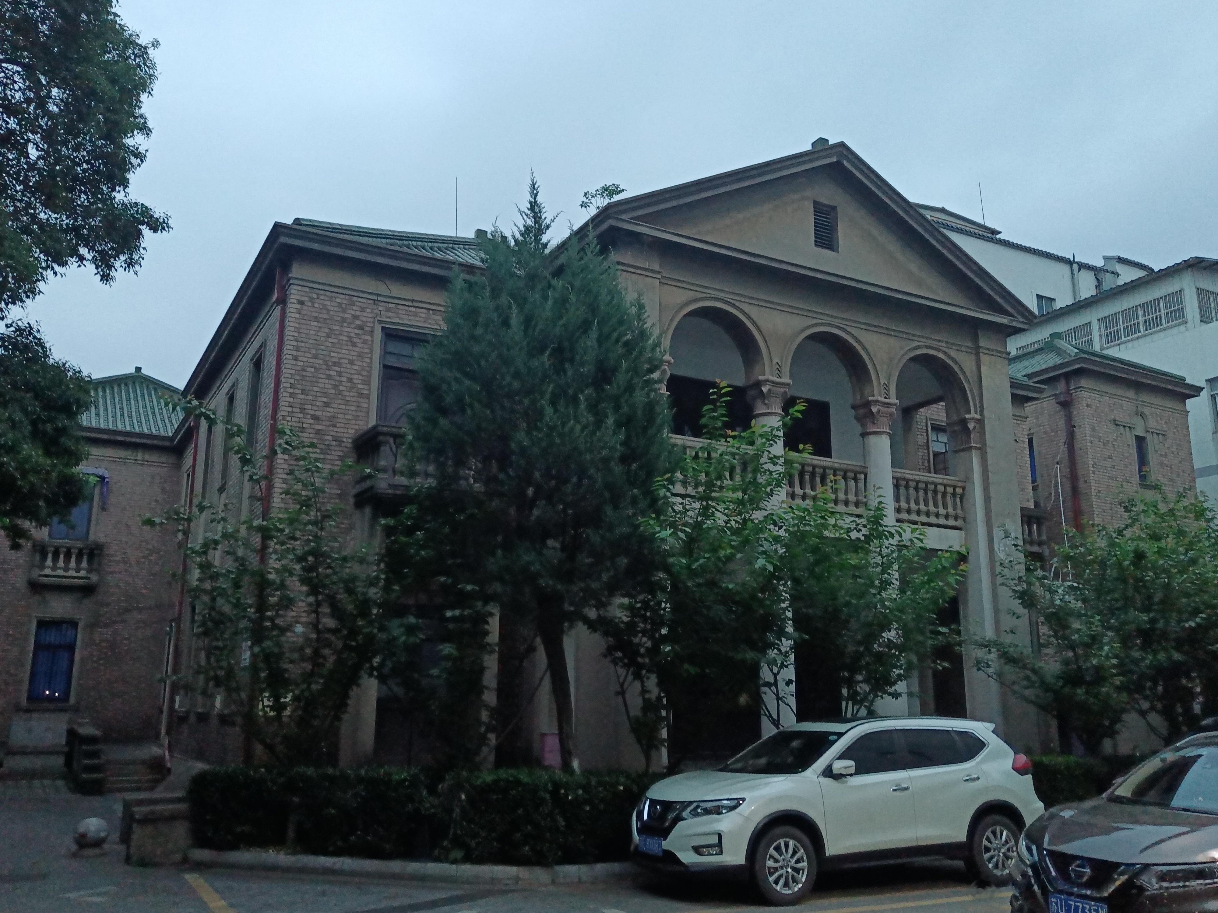 苏州遂园，除了大和随便进全无可取的丑园子。 ​​​