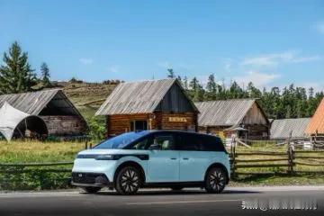 万万没想到！这就是赤裸裸的现实！
油车30万：使用10年，油费10万，卖5万！