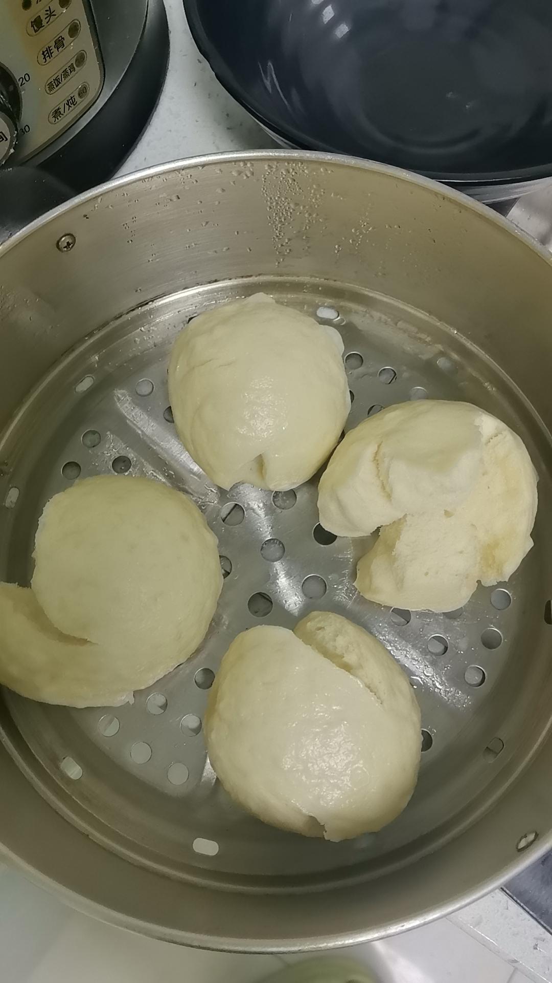 心血来潮蒸馒头，结果开花、不成形，也不光滑。有没有懂行的告诉我一下这是哪的问题啊