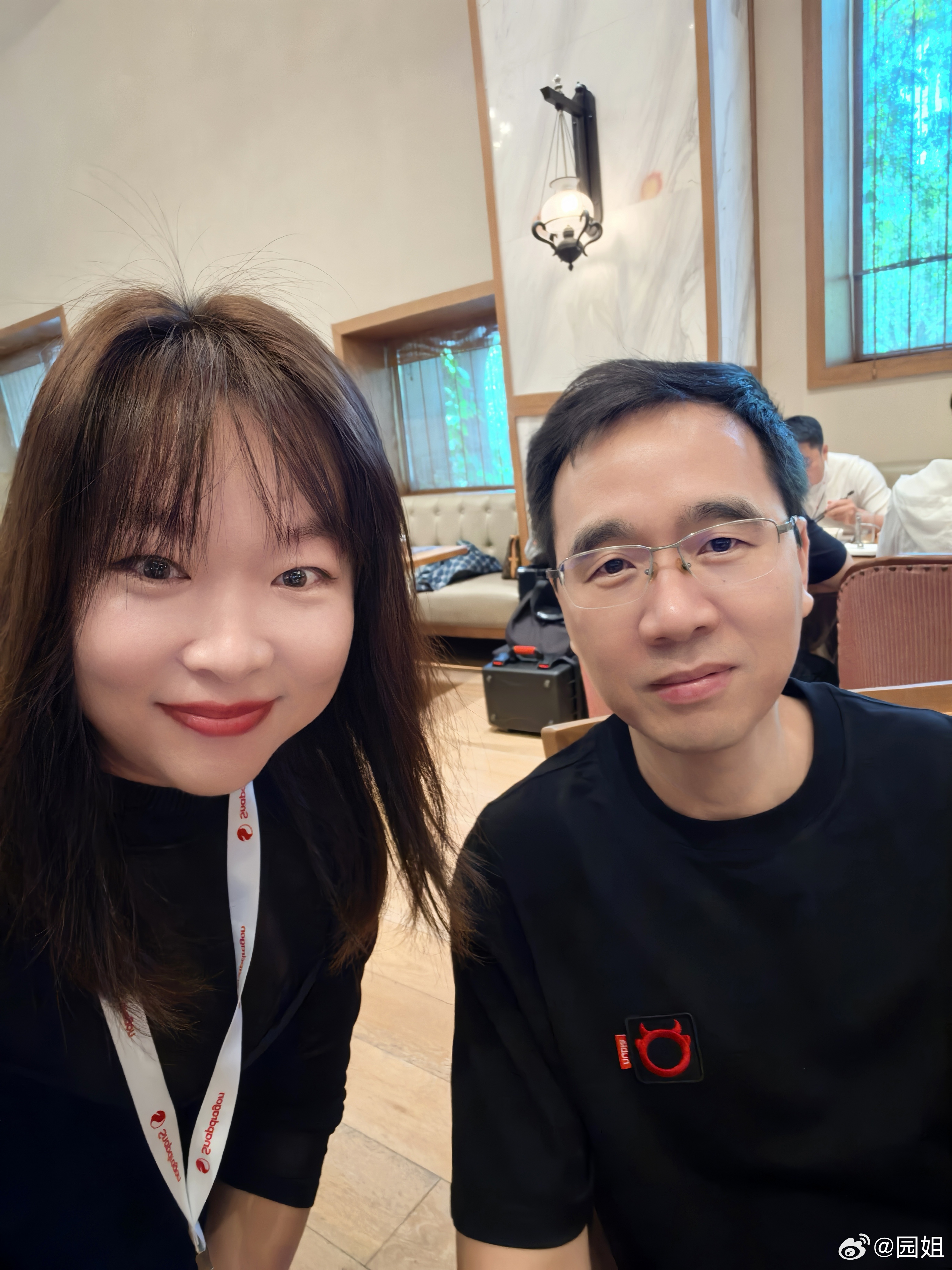 参加高通骁龙峰会，中午吃饭偶遇总 风趣又帅气[鼓掌] ​​​