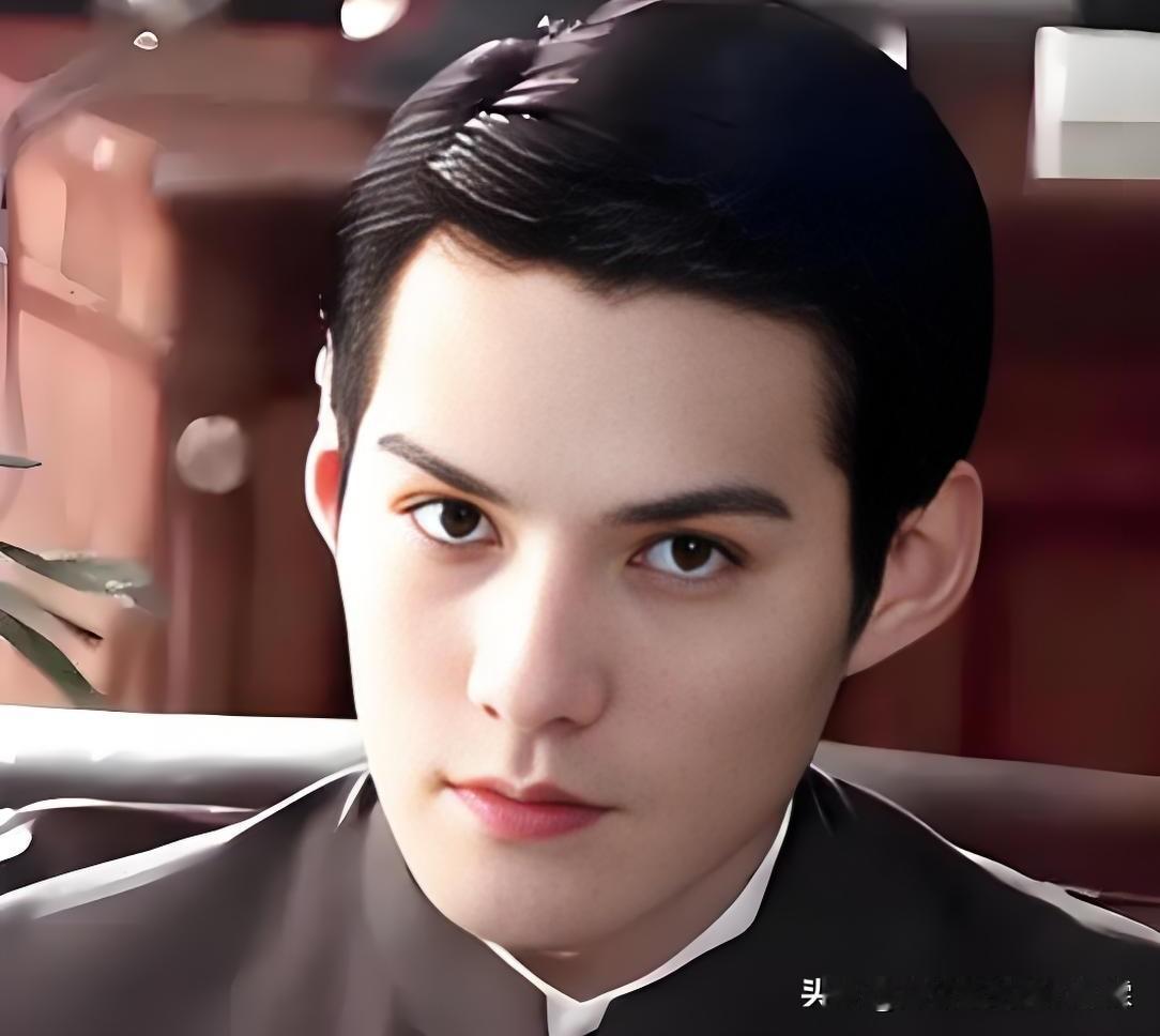 这俩长得像吗？为什么我以前总是认错呢?