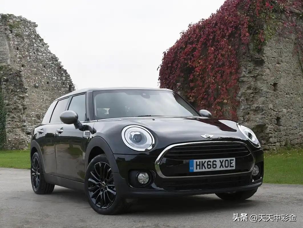 这就好比看到超市鸡蛋大减价，门口排长队（加油站排队加油），第一反应肯定是想冲进去