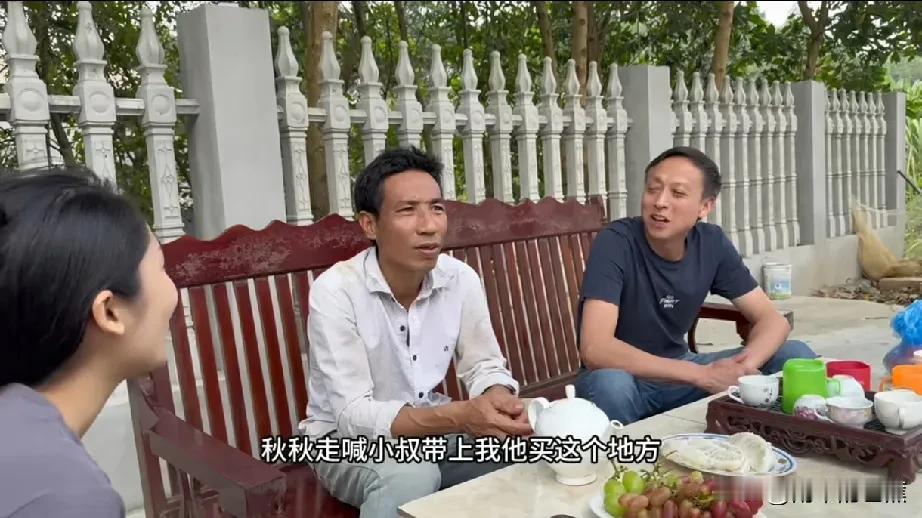 老松可怜越南小叔无房可住，且人到中年还没属于自己的房子。于是，他主动要去看看小叔